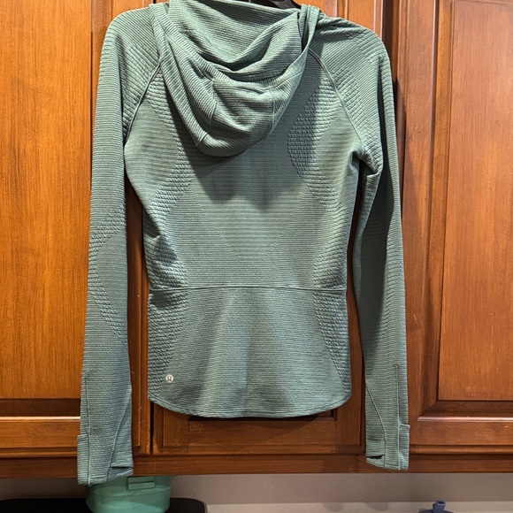 Lululemon Ventscape Hooded Balaclava Medium Forest Hoodie size 6 - Picture 5 of 9